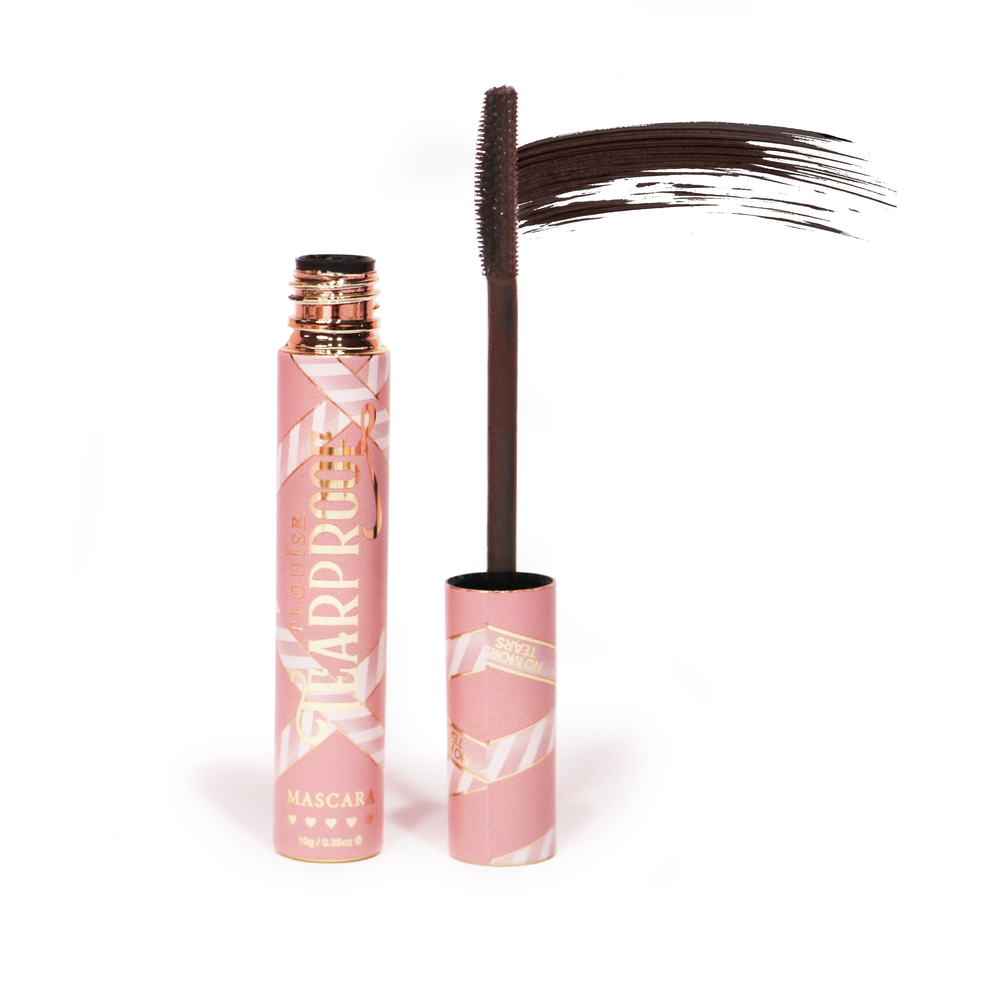 P. Louise Tearproof Mascara i mjuk brun på vit bakgrund