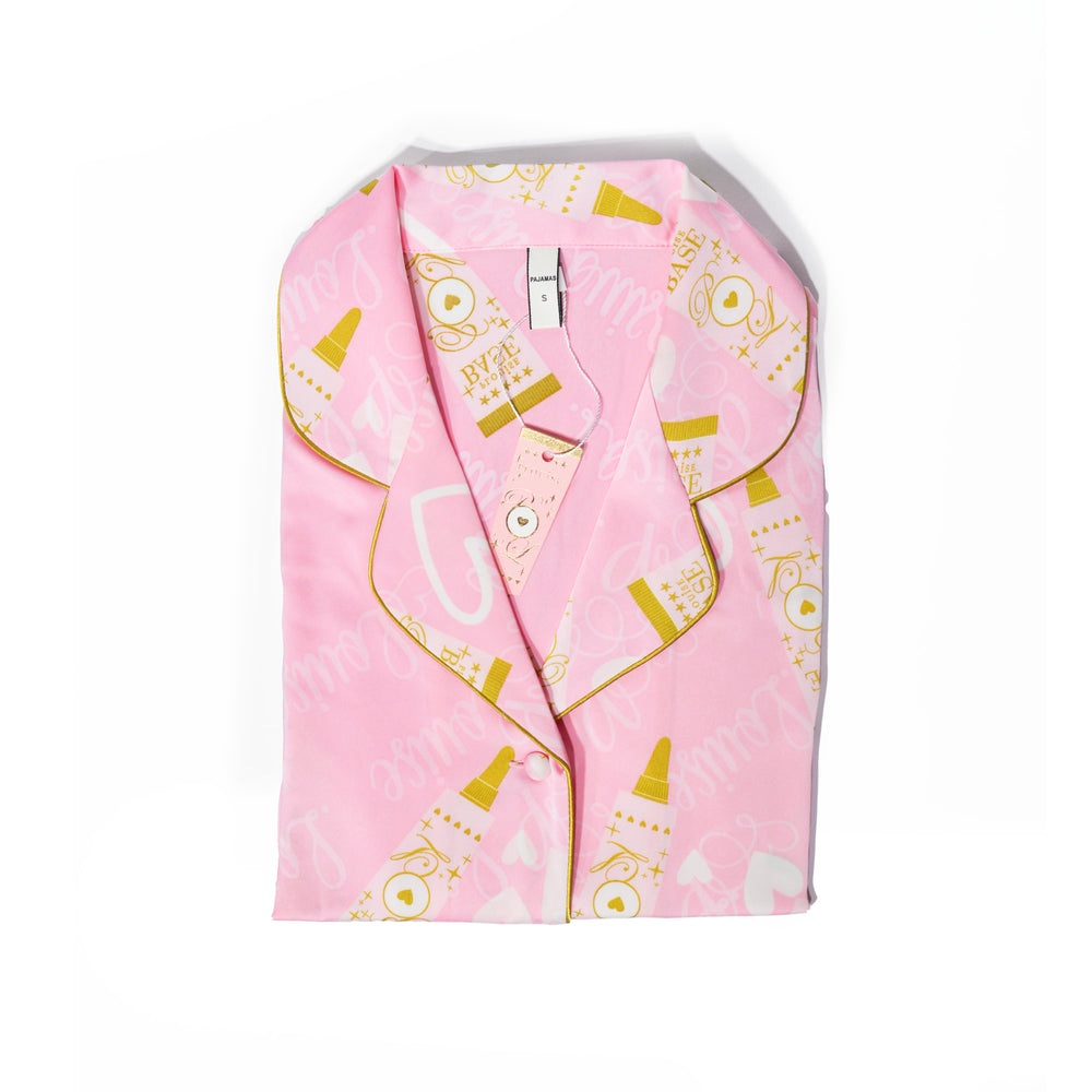 P.Louise rosa pyjamas för barn med en P.Louise-design med bastema i guld
