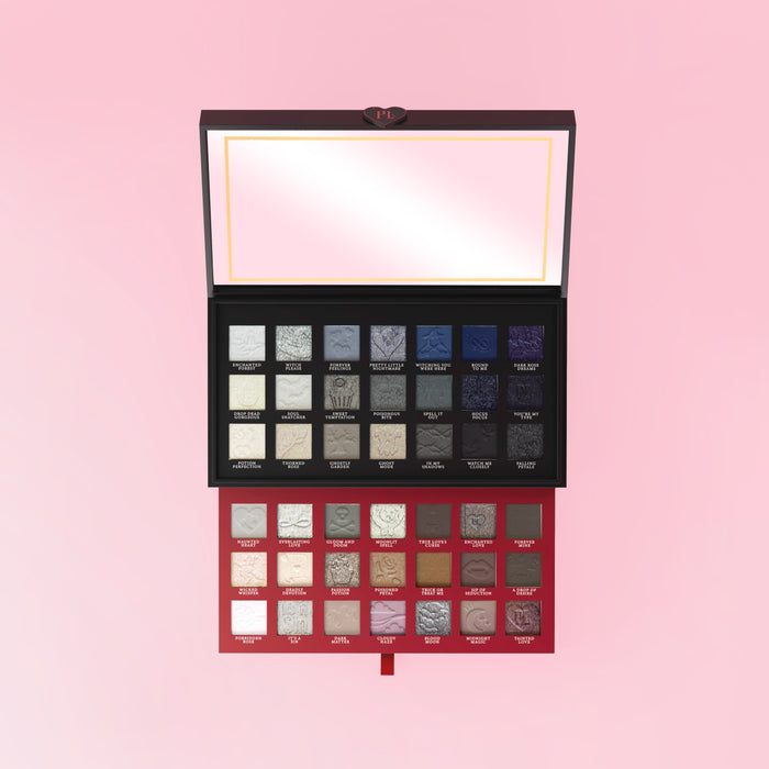 P.Louise Mystic Moonlight halloween makeup ögonskuggpalett med olika nyanser på en rosa bakgrund