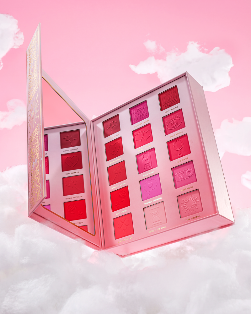 Pink P.Louise Blushed Ever After Blush Palette del av Manifest The Magic Storybook Makeup Set