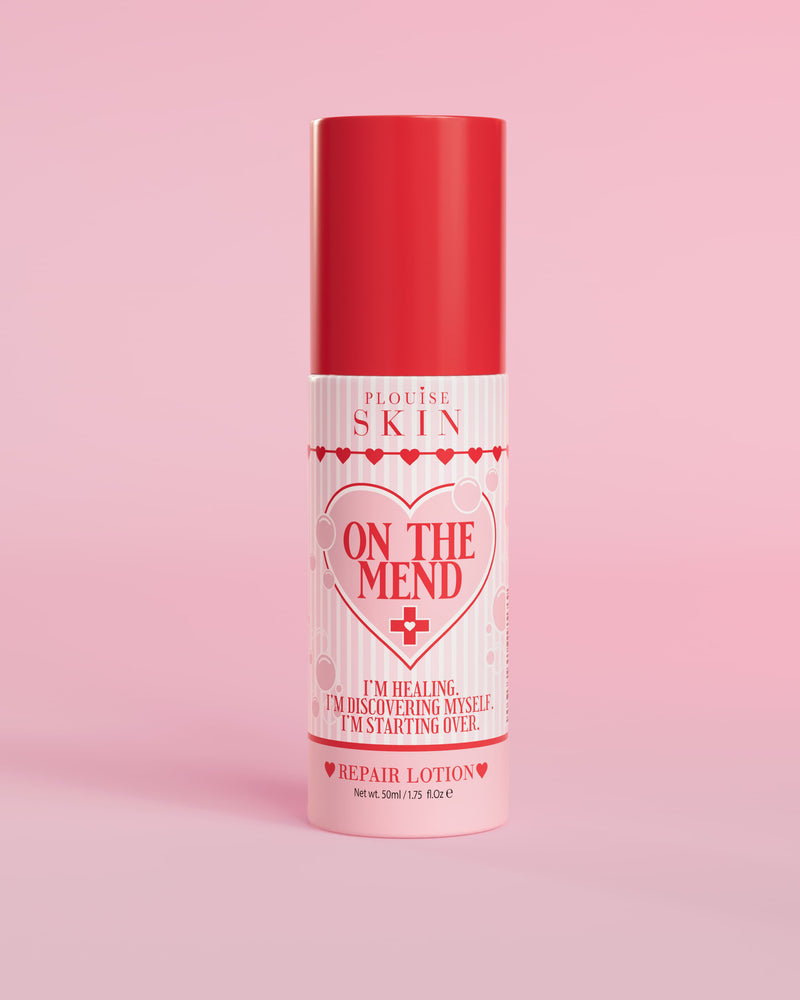 Rosa och röd flaska P.Louise On The Mend Skin Barrier Repair Lotion 