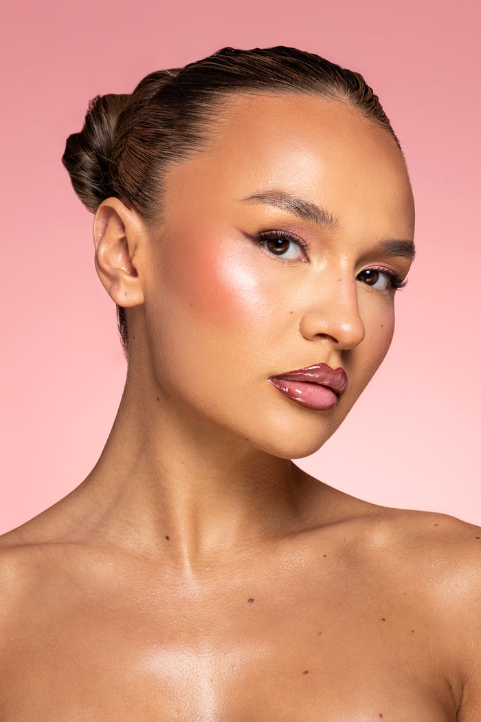 P.Louise 11:11 Elixir Liquid Highlighter modell 2