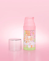 Lila flaska P. Louise Here I Glow Again Candy Bears Recovery Mask på en rosa bakgrund