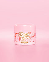 En rosa P.Louise badkar eller Baddie Buff Scalp and Body Sugar Scrub i Coconut Coast