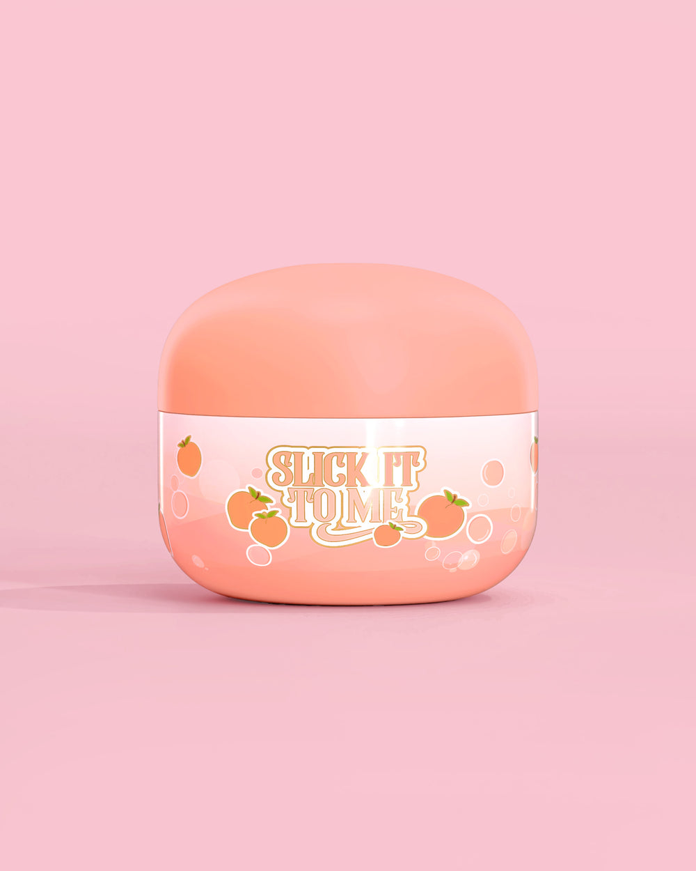Burk med P. Louise Slick It To Me Peach Melting Body Balm med rosa bakgrund