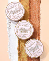 Tre behållare med P.Louise Stardust Secrets Loose Glitter Eyeshadow Pigment mot rader av glitter swatchade från varje badkar