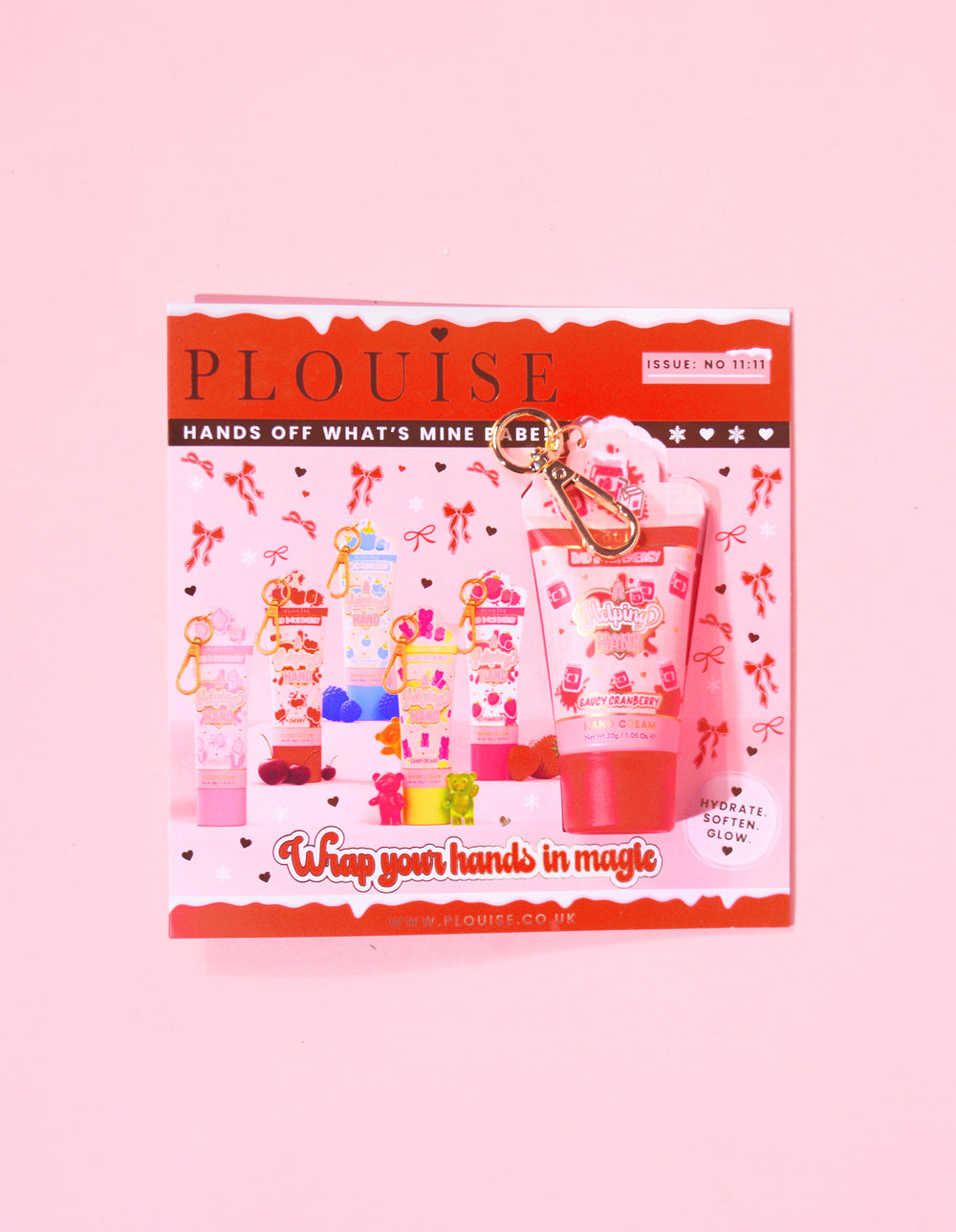 P.Louise jultidning med en mininyckelring fräsch tranbärshandkräm fäst vid tidningen med en röd och rosa festlig design